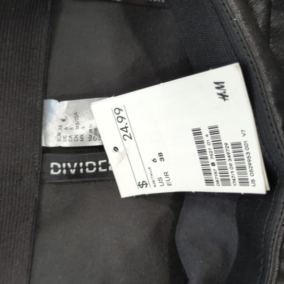 H&M Vegan black leather leggings, size 6 - Picture 3 of 4